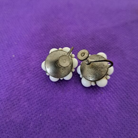 Vintage White Plastic Screw Back Earrings - Picture 6 of 6